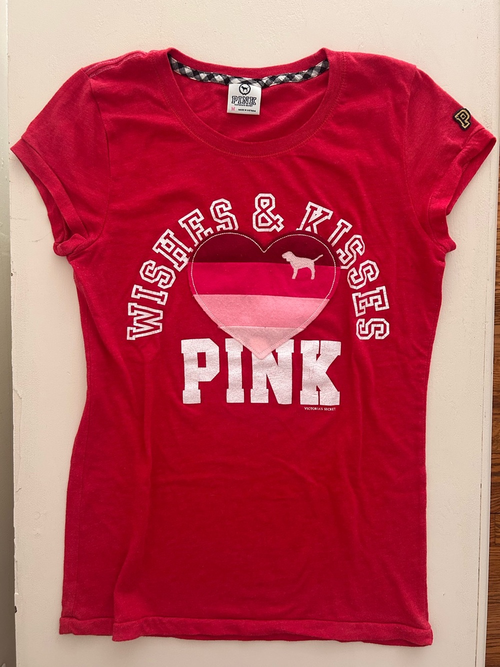 2010s VS PINK “Wishes & Kisses” Heart Tee 
Size: Medium 
GUC (Slight Pilling)